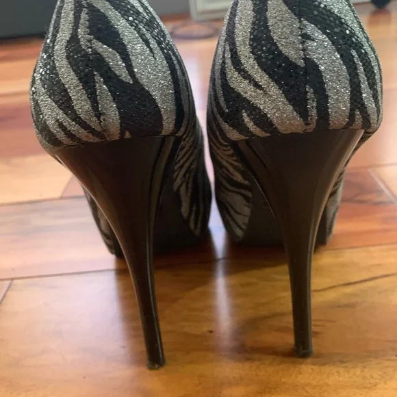Charlotte Russe Platform Pumps Heels Slip On Stiletto Glitter Zebra Print Gray 9 - Picture 3 of 5